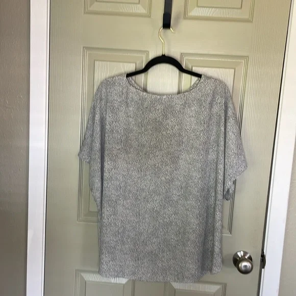 Anne Klein Graceful Bateau Neckline Blouse - Picture 4 of 13